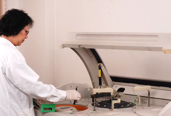 全自(zì)動生(shēng)化(huà)儀-檢驗科(kē)